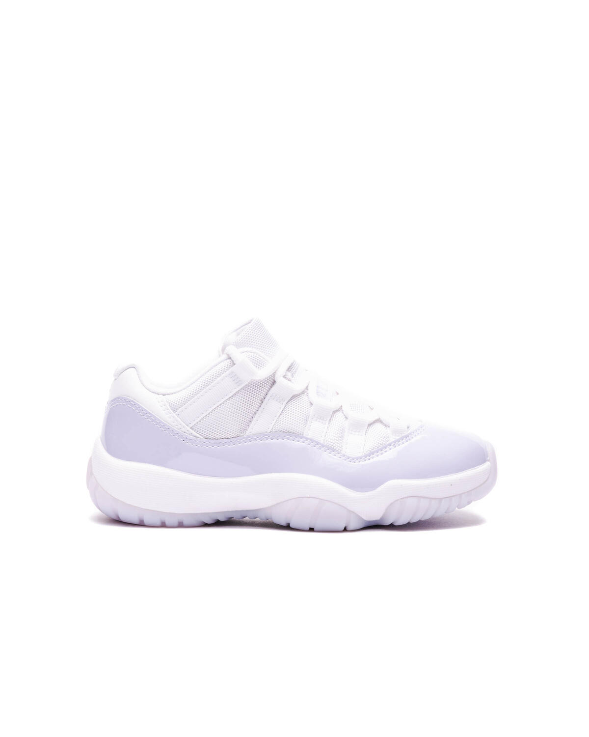 All white retro 11 online